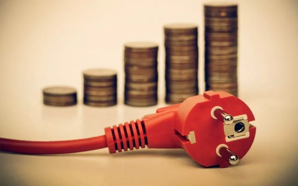 ¿Qué es el consumo “vampiro” y por qué provoca que aumente el costo en el recibo de luz?