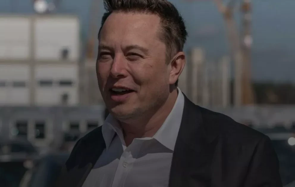 Elon Musk Cuantos idiomas habla y qué estudió.