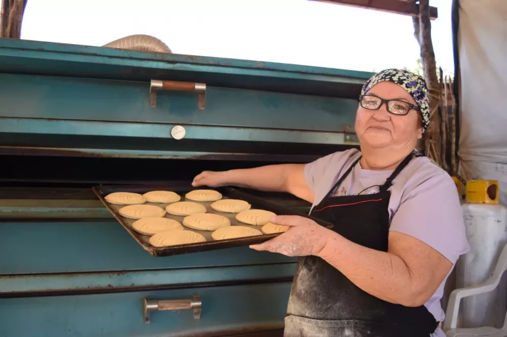 Lourdes ofrece a sus clientes un delicioso sabroso artesanal en el sector 21 de Marzo en Culiacán. Fotos: Lino Ceballos