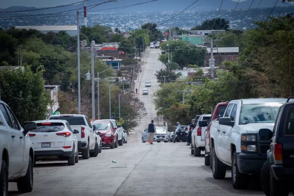 Gobierno Estado y Ayuntamiento pavimentan cinco calles más en Culiacán.