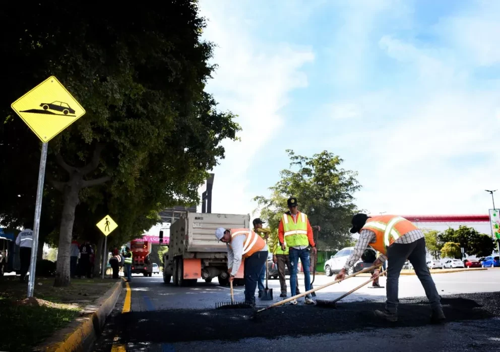 En Culiacán, inició la construcción de reductores de velocidad sobre el bulevar Sánchez Alonso.