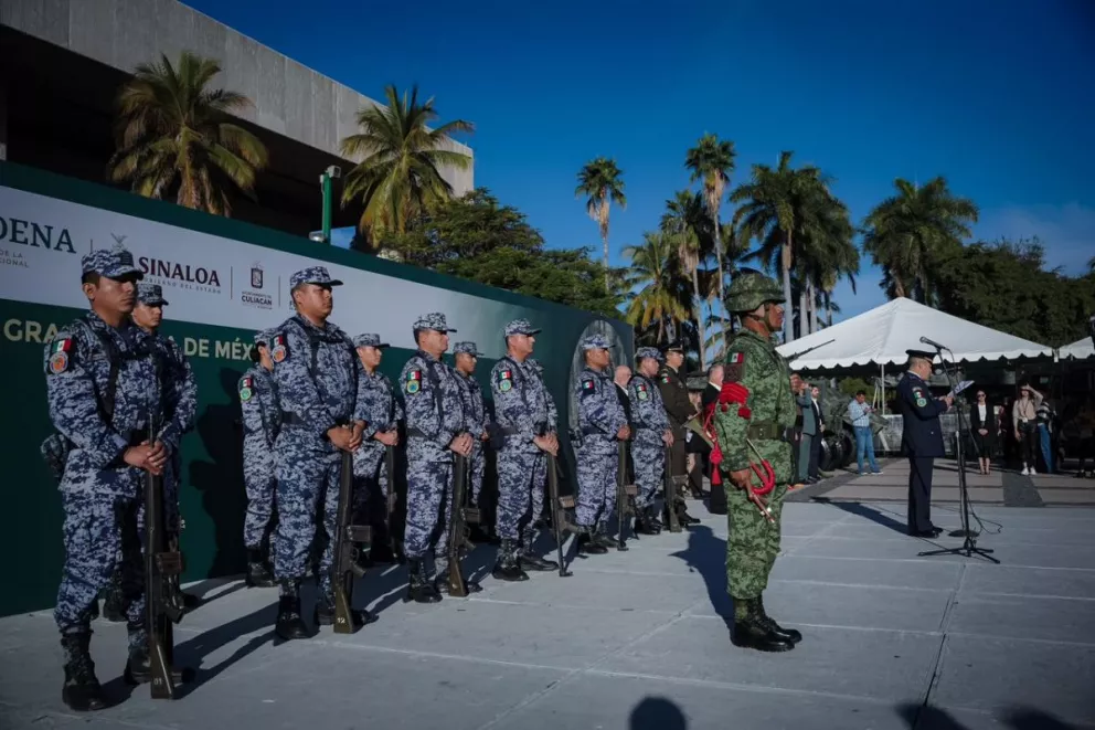 ¿Cuáles son los salarios, beneficios y prestaciones de los militares en la Fuerza Aérea Mexicana?
