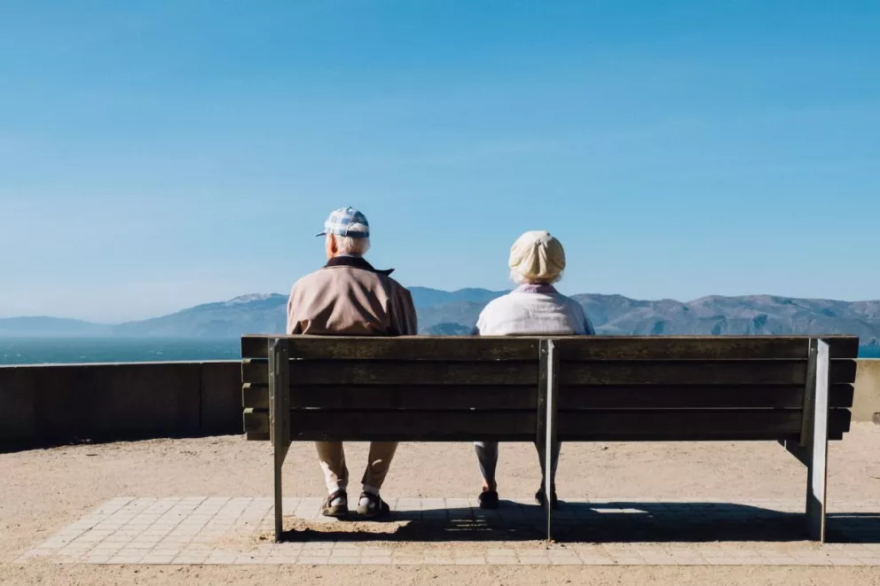 Antes de que concluya nuestro mandato, la pensión a adultos mayores aumentará 25%. Foto: Matt Bennett