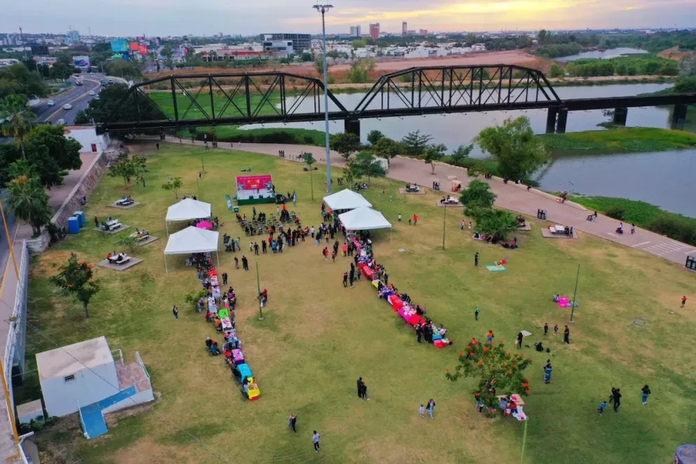 El gran Bazar de los Enamorados reunió a cientos de jóvenes y parejas en el Parque Acuático de Culiacán.