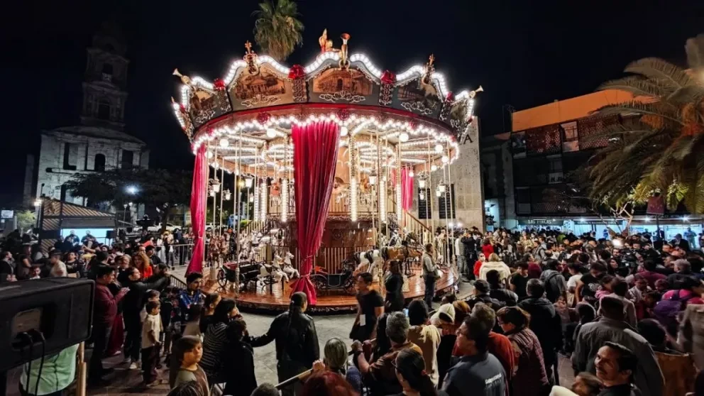 Carrusel Monumental que fue inaugurado en el Jardín Reforma de Guadalajara, Jalisco.