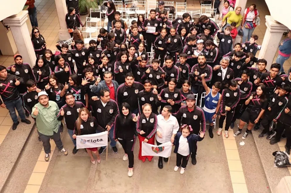 Abanderan a deportistas Elotenses rumbo al Estatal de Juegos CONADE.