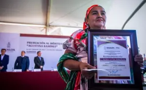 Petra Leyva una luchadora social indígena recibe la medalla “Agustina Ramírez” 
