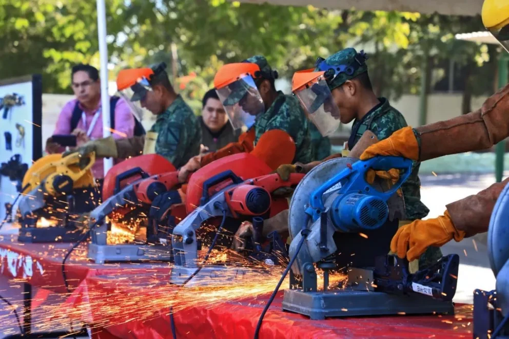 Destruyen en Culiacán, Sinaloa armamento decomisado.