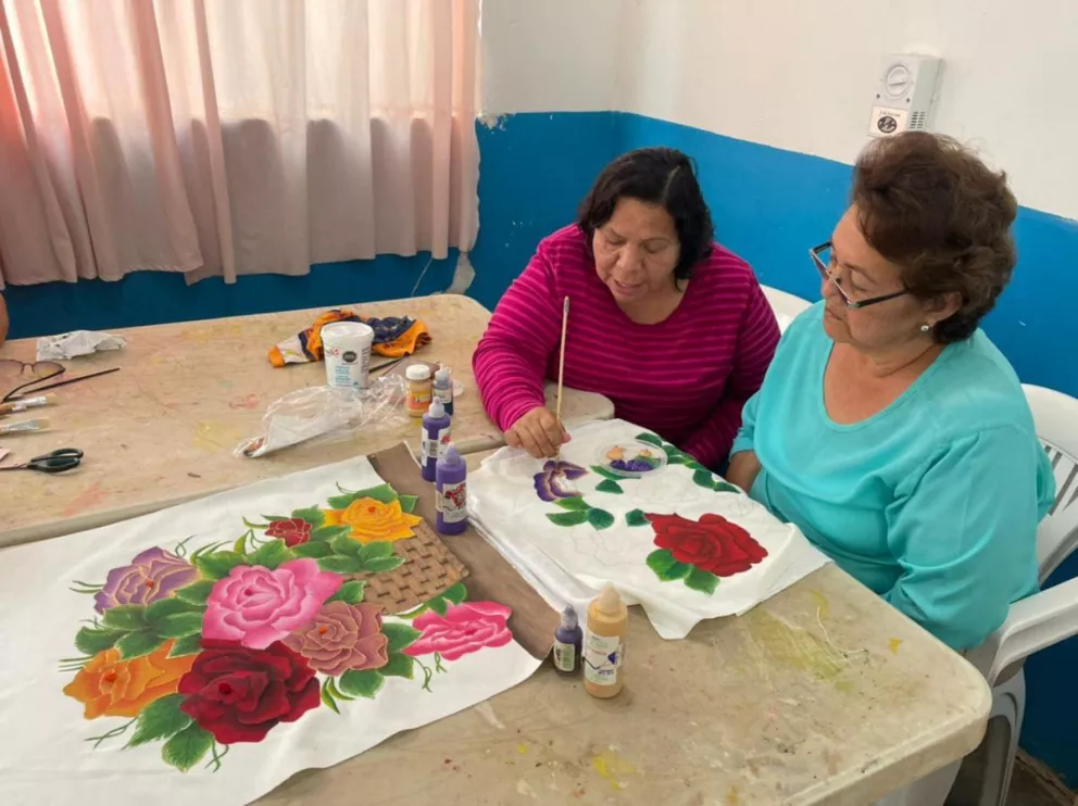 Estudiar pintura textil le cambio la vida a Lolis. La sacó de la depresión