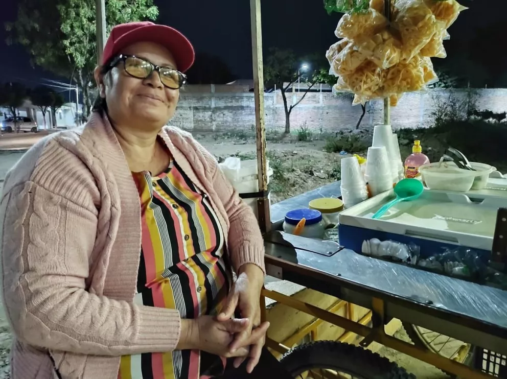 “Doña Chuy”, le brinda un excelente producto y servicio a sus clientes y está orgullosa de su trabajo y de su familia. Fotos Juan Madrigal