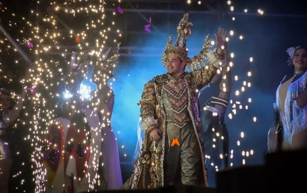 La hermosa coronación del Víctor II, Rey del Carnaval de Mazatlán