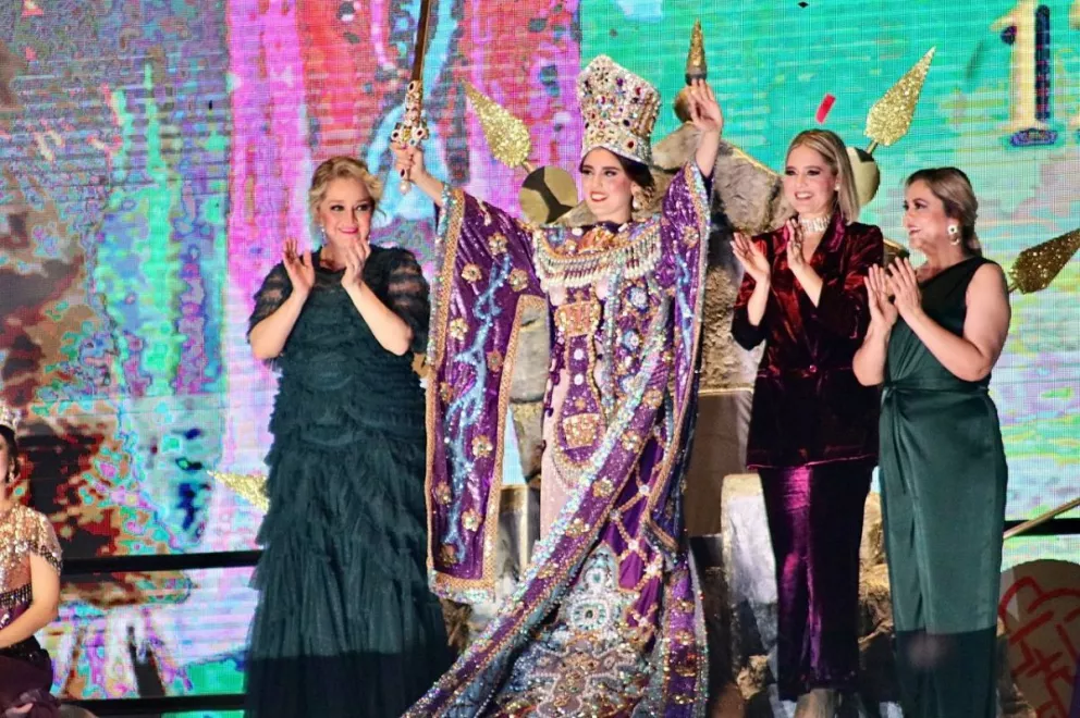 Espectacular coronación de Alejandra Tirado, como Reina del Carnaval Internacional de Mazatlán 2023.