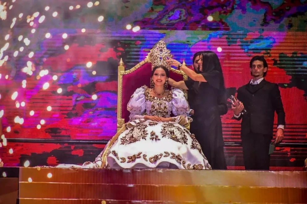 La espectacular coronación de UMA Reyna de los juegos Florales del Carnaval Internacional Mazatlán 2023.