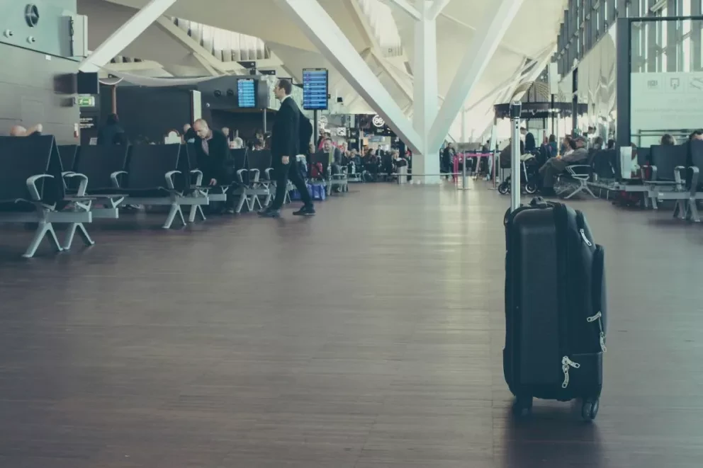 Perdieron tu maleta en el aeropuerto, Profeco te explica que debes hacer. Foto: Michal Parzuchowski