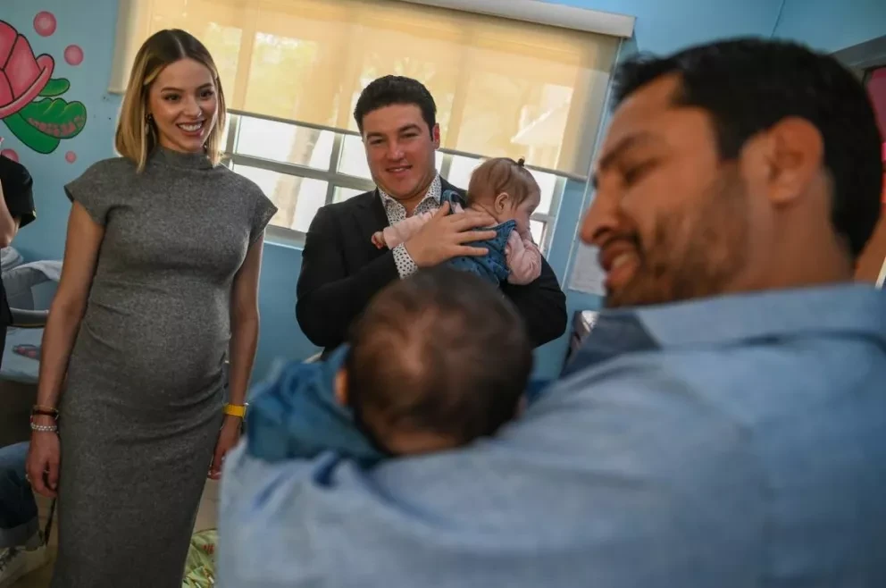 Julión Álvarez convive con menores del DIF de Nuevo León