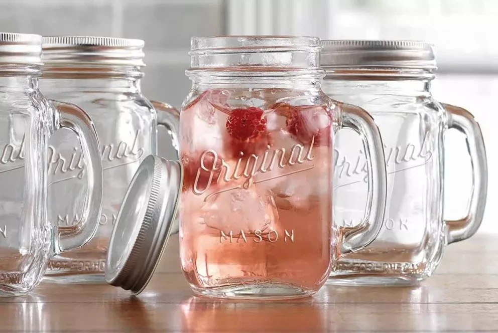 Qué pasa si pongo mi vaso de vidrio Mason Jar en la licuadora Oster, te decimos por qué seguir este truco es peligroso