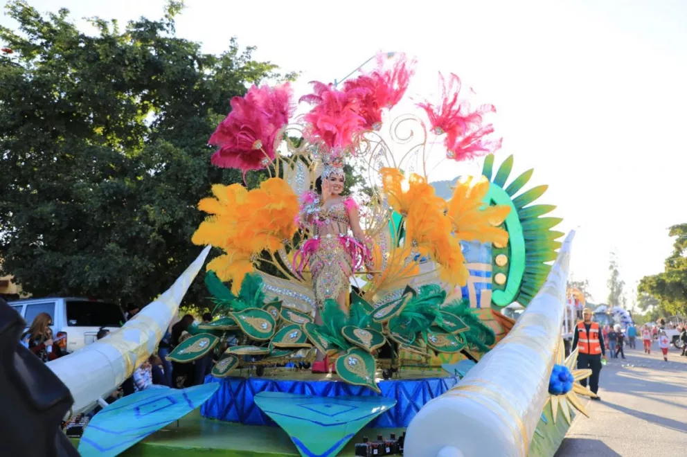Miles de personas de todas las edades disfrutaron del primer desfile del Carnaval Mocorito 2023
