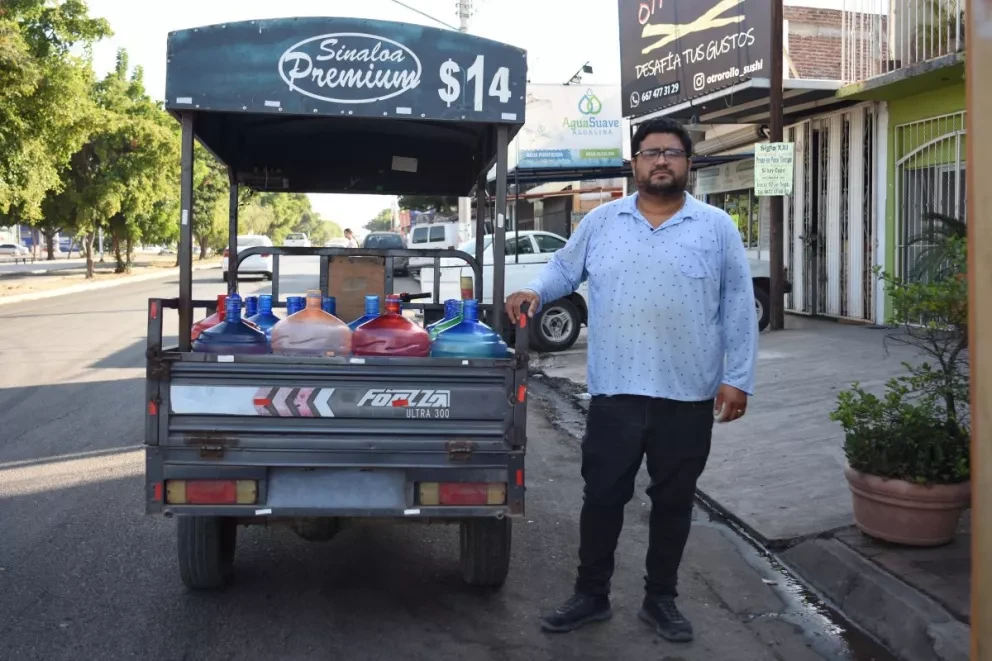 Desde hace 12 años, Bladimir mitiga la sed de los vecinos de Barrancos