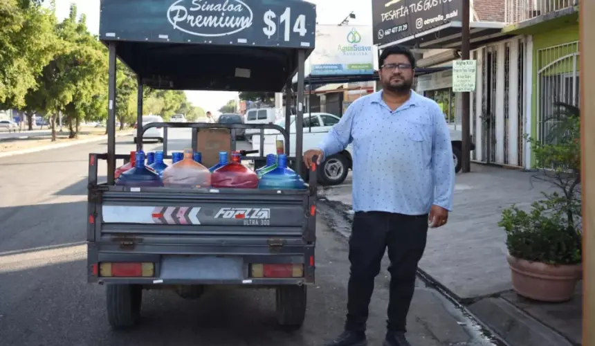 Desde hace 12 años, Bladimir mitiga la sed de los vecinos de Barrancos