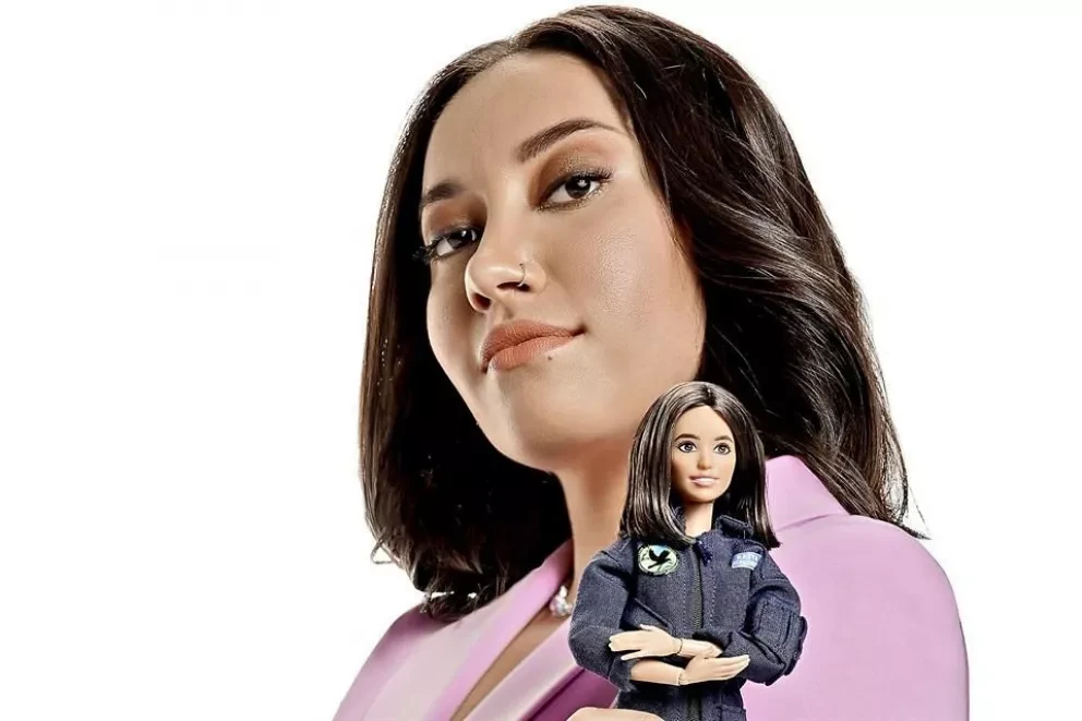 Lanzan Barbie Astronauta en honor a la mexicana Katya Echazarreta. Foto: Mattel