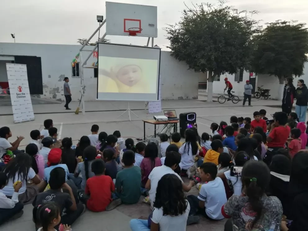 Niños de jornaleros de Villa Juárez participan en actividades cívicas y recreativas
