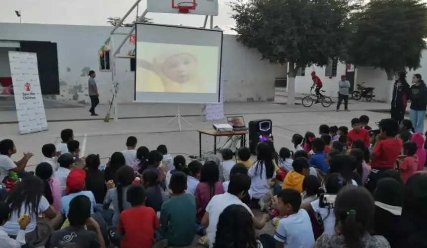 Niños de jornaleros de Villa Juárez participan en actividades cívicas y recreativas 