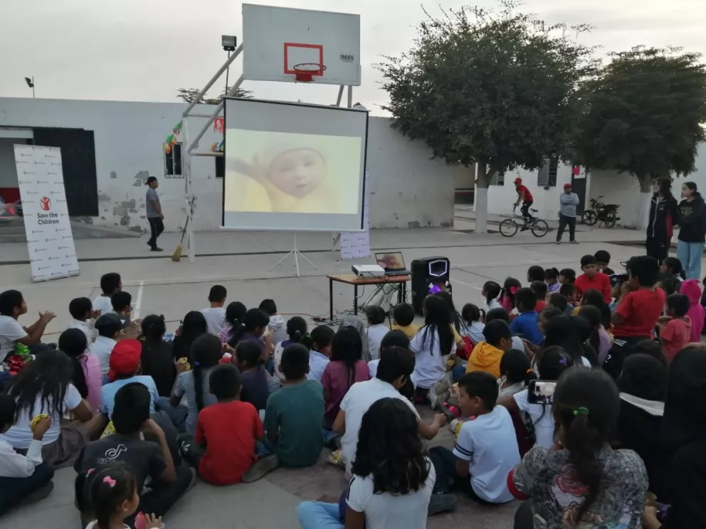 Niños de jornaleros de Villa Juárez participan en actividades cívicas y recreativas 