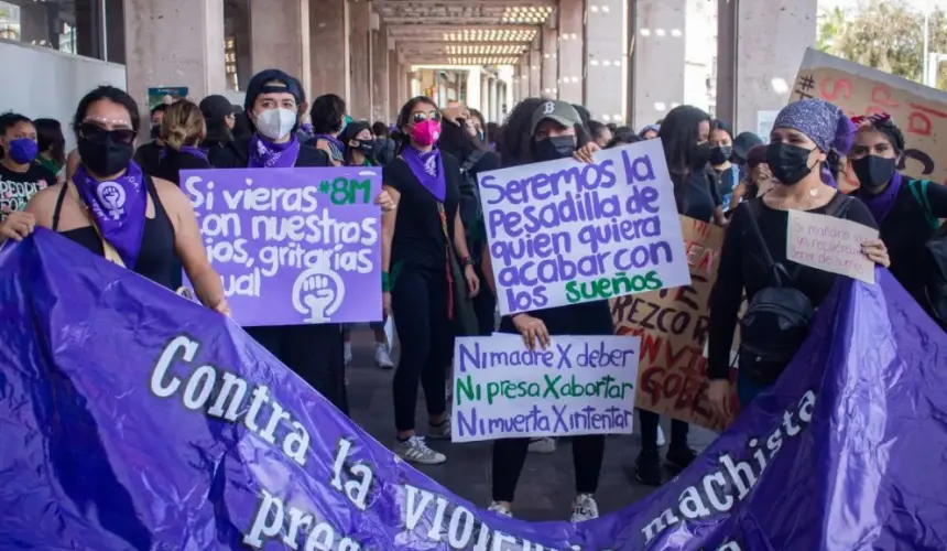 Por qué se visten de morado en el Día Internacional de la Mujer. Foto: VO Noticias