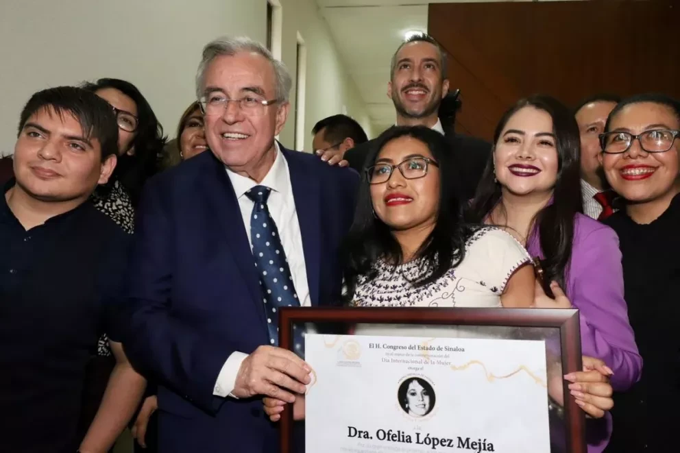 Ofelia López es un ejemplo de empoderamiento femenino Rocha Moya durante la entrega del galardón Norma Corona Sapién