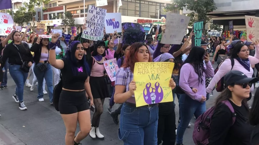Miles de mujeres logran un mar morado en calles de Culiacán, Sinaloa, al marchar en el 8M