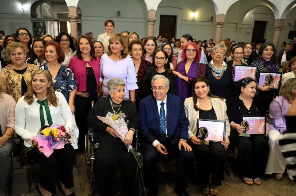 Reconocen a 46 mujeres sinaloenses destacadas en sus ámbitos profesionales y sociales