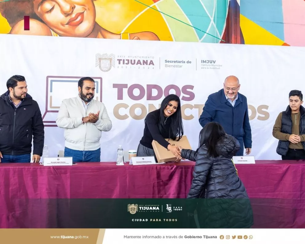 Gobierno de Tijuana entrega 200 computadoras a estudiantes 