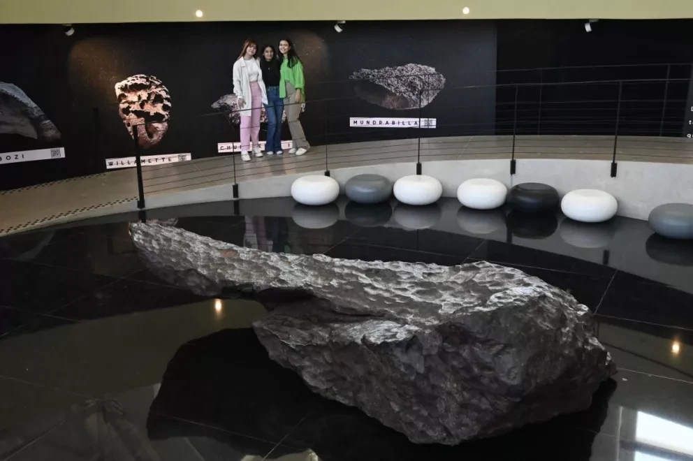 Alumnas de la UAS participan en remodelación de la sala del meteorito de Bacubirito en el Centro de Ciencias de Sinaloa