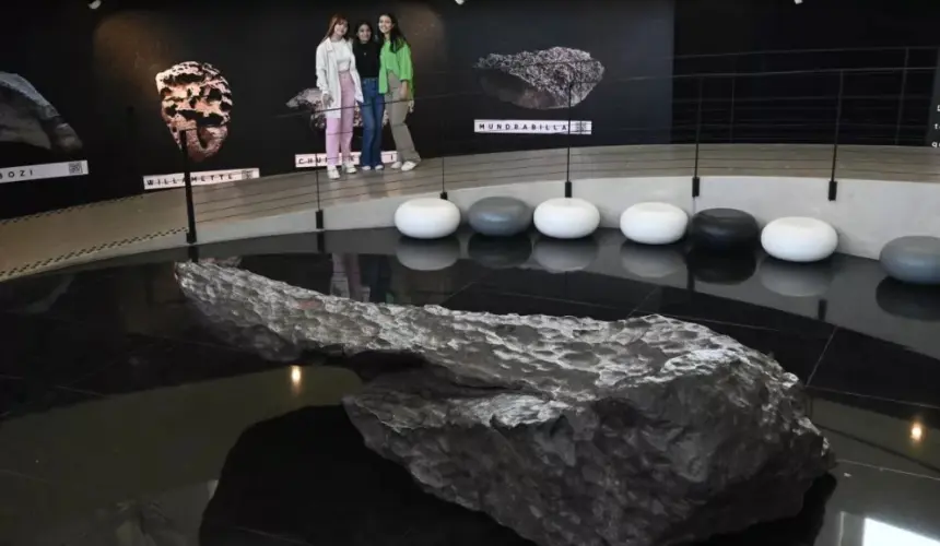 Alumnas de la UAS participan en remodelación de la sala del meteorito de Bacubirito en el Centro de Ciencias de Sinaloa