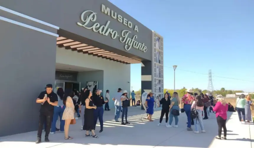 Turistas abarrotan el Museo Regional del Évora y Pedro Infante