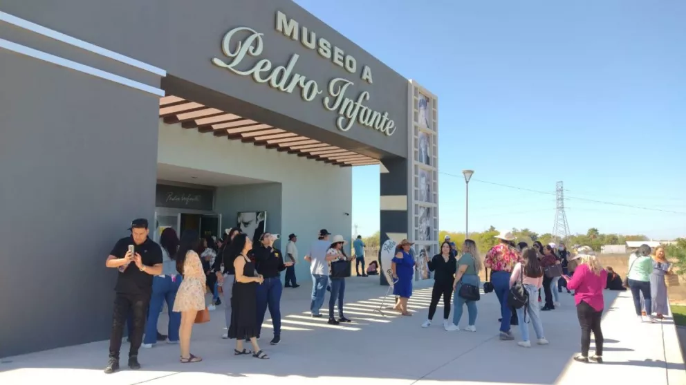 Turistas abarrotan el Museo Regional del Évora y Pedro Infante