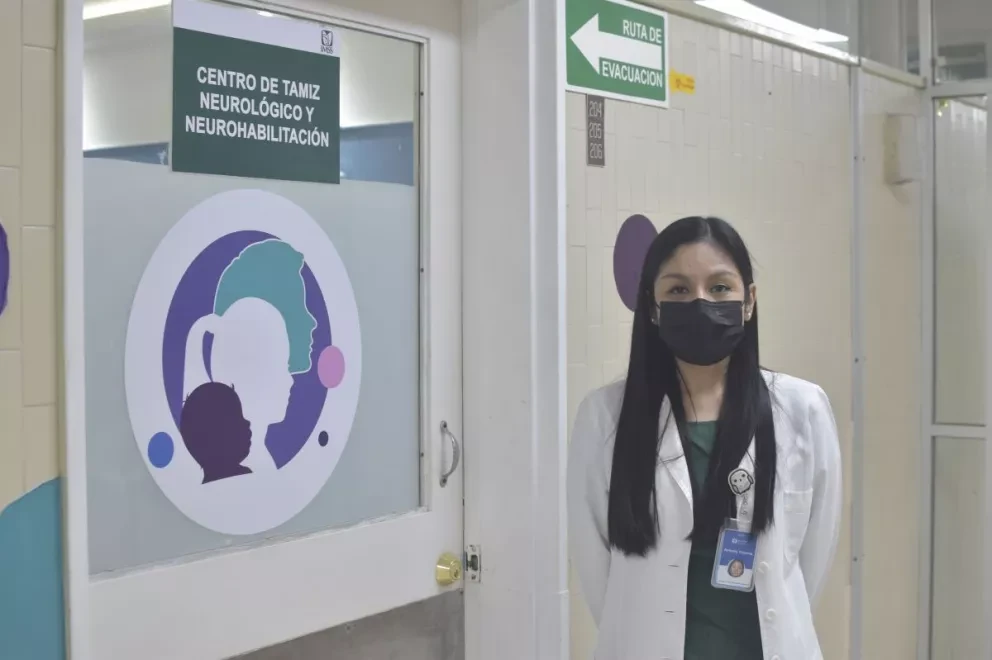 Colaboran en la atención multidisciplinaria médicos pediatras neonatólogos, Enfermería, Nutrición, Psicología, Trabajo Social.