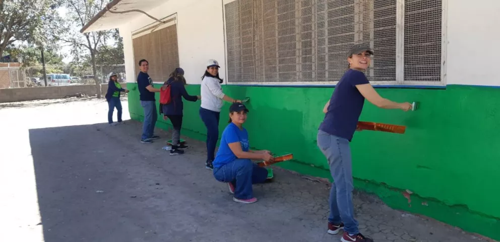 Miembros de EXATEC dan color a la educación y vista a necesitados en Villa Juárez