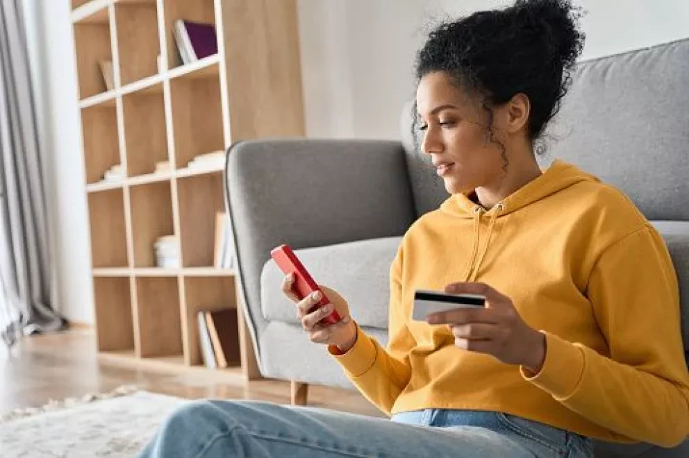 Cómo pagar el recibo de luz desde el celular, fácil y rápido. Foto: Unsplash