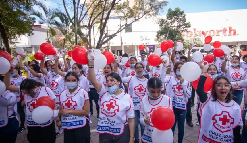 El gobernador de Sinaloa Rubén Rocha dijo que hoy más que nunca es necesario apoyar a la Cruz Roja y superar la meta de 40 millones de pesos.