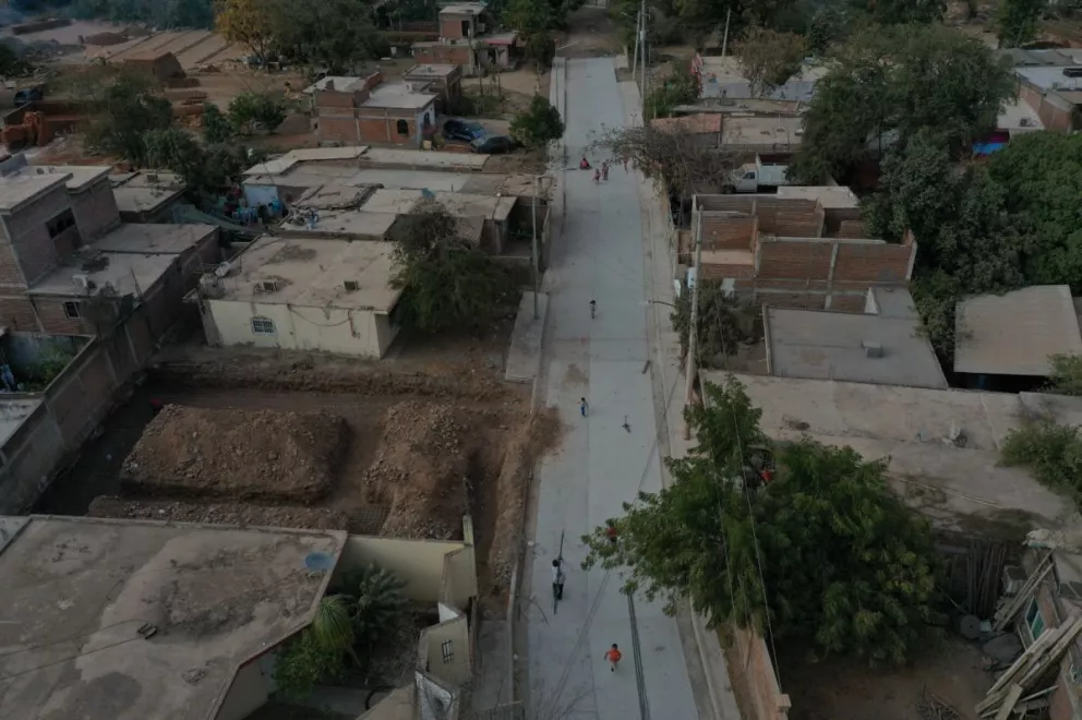 Desde los cielos; así se ven los avances de las obras de pavimentación en Culiacán.