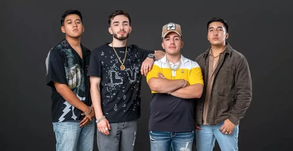 Letra de la canción Ella Baila Sola de Eslabón Armando y Peso Pluma.