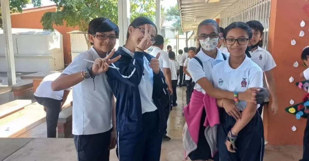 Niños de Alturas del Sur reciben lentes gratis para mejorar su visión