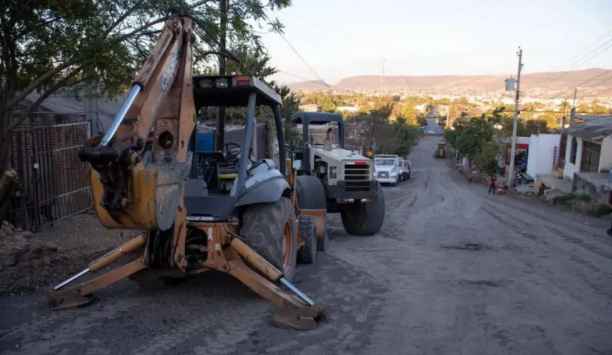 Sigue la pavimentación de calles en las colonias populares con el firme propósito de llevar obras de calidad a la sociedad culiacanense.