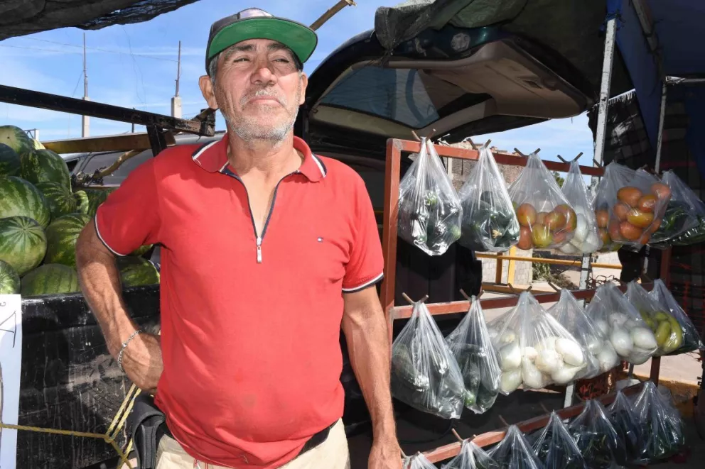 El “Güero Tany” le pone verdura a los guisos desde Villa Juárez