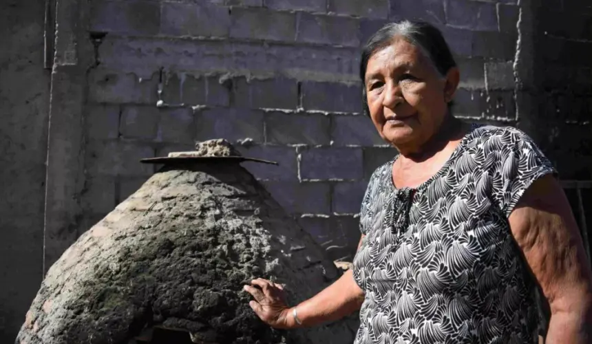 María Villalba Castillo se trajo el pan de la sierra de Choix a Villa Juárez