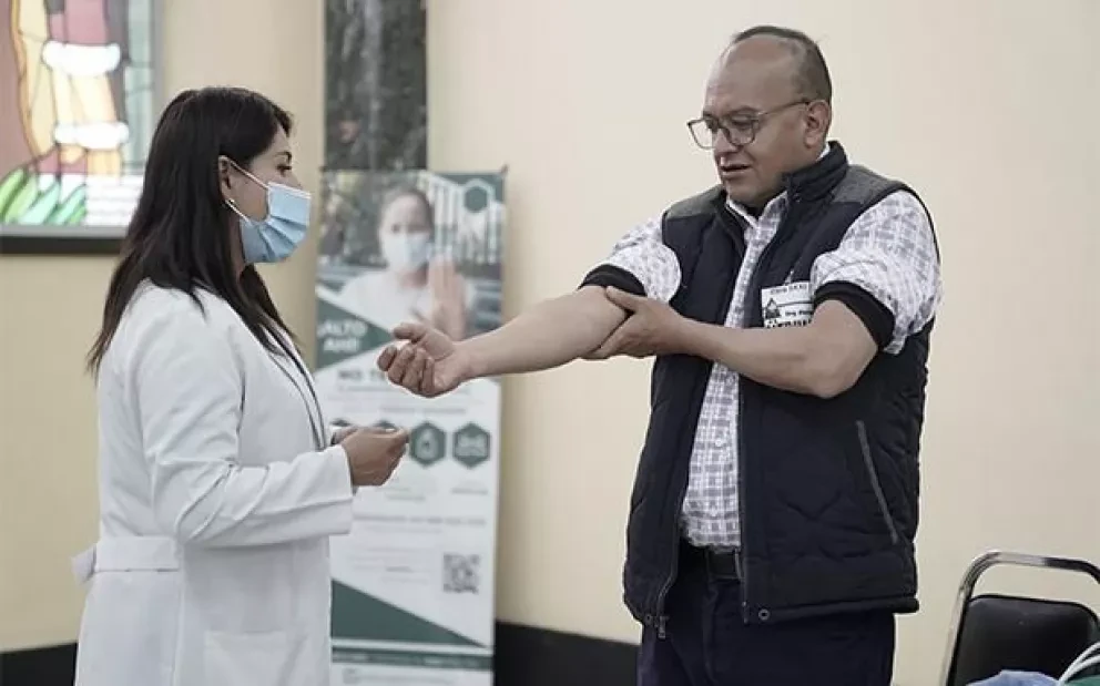 IMSS llama a la población a participar en la donación de sangre de forma altruista y salvar vidas.