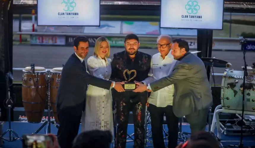  Banda de El Recodo recibe reconocimiento como Embajadores de Sinaloa ante el mundo.