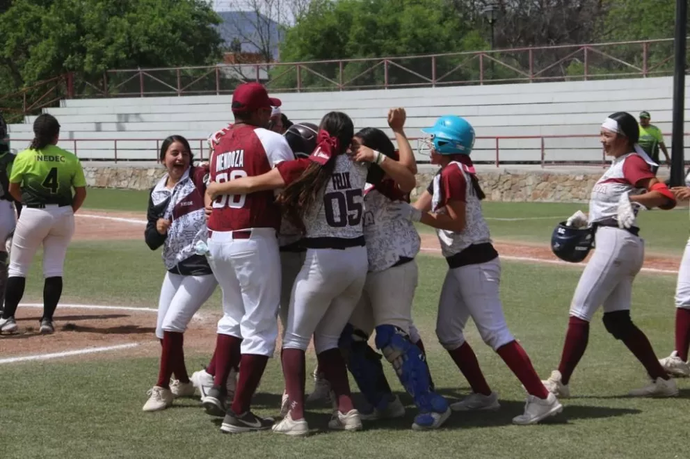 Las selecciones de Sotbol Juvenil Menor Varonil y la Juvenil Mayor Femenil de Sinaloa, lograron su boleto a los Nacionales CONADE 2023.