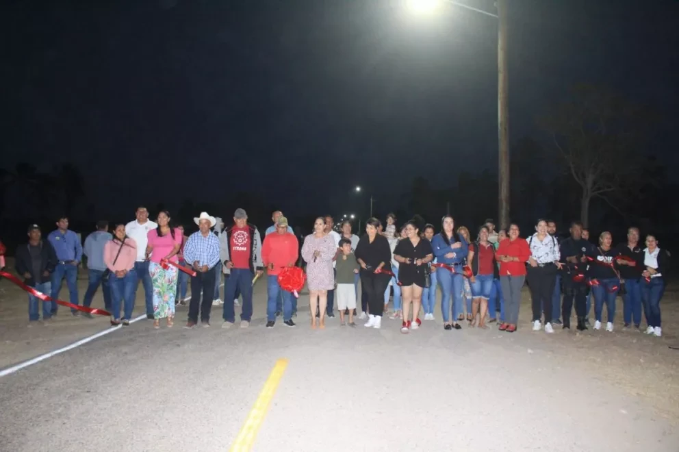 El proyecto que fue realizado con recursos del Gobierno Municipal consta de 34 luminarias tipo led de 100 watts, en el tramo de 3 mil metros, que es la distancia desde la playa, hasta la carretera, Escuinapa-Teacapán.